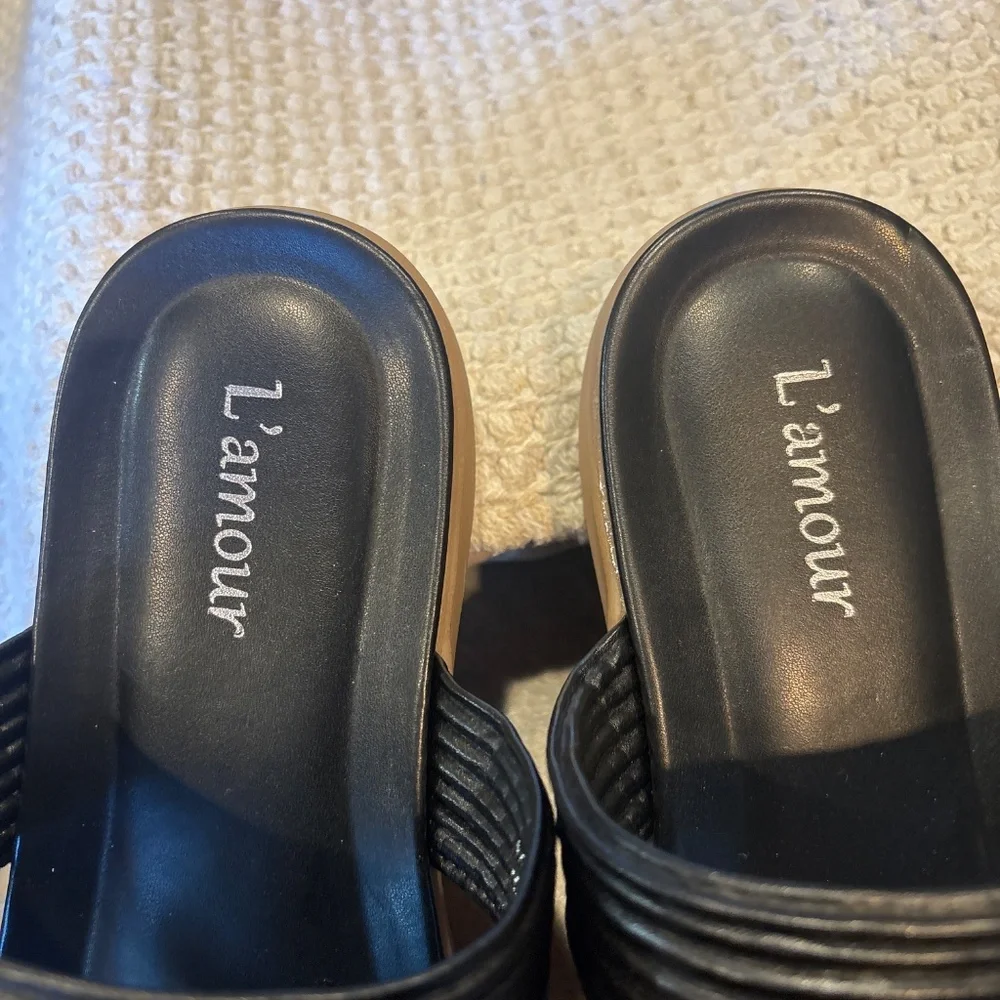 Sandals - Picture 2 of 4